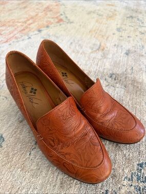 Patricia Nash Embossed Brown Leather Slip-On Loafers - Cognac size 7
